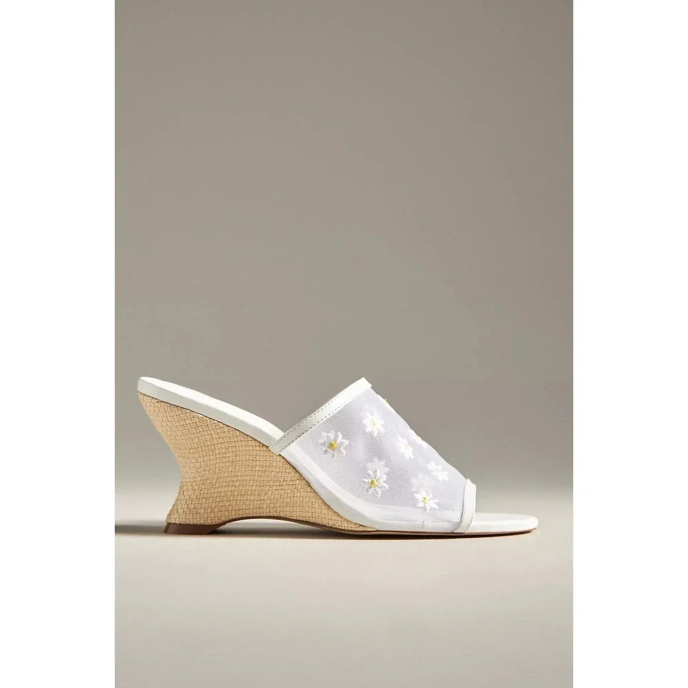NEW Anthropologie Maeve Mesh Wedge Sz 7 White Embroidered Daisy Flowers Open Toe